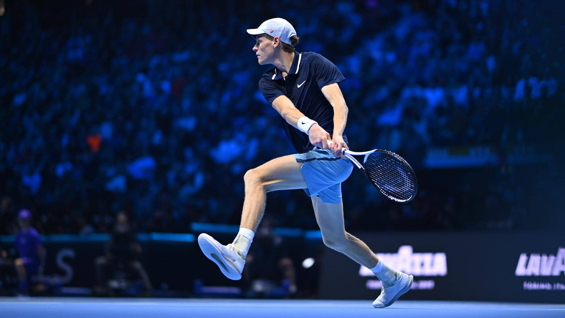 Jannik Sinner đi vào lịch sử với vé chung kết ATP Finals