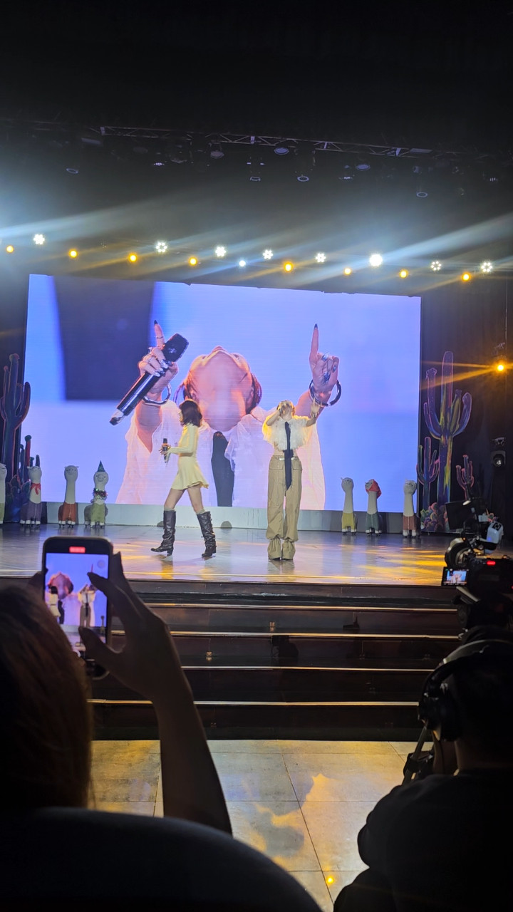 Video Han Sara khóc