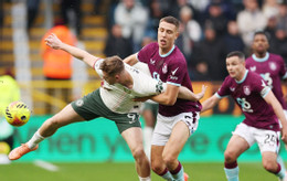 resources_premierleague_pulselive_com 2025 11 22T125634Z_168335597_UP1ELBM0ZY908_RTRMADP_3_SOCCER ENGLAND BUR CHE.jpg