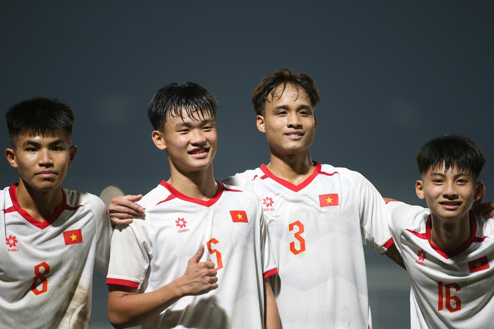 u17 viet nam vs u17 singapore 3.jpg
