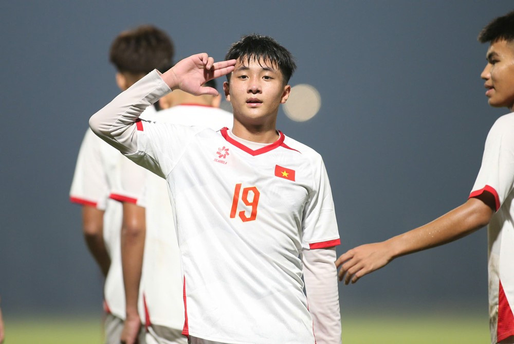 u17 viet nam vs u17 singapore 4.jpg