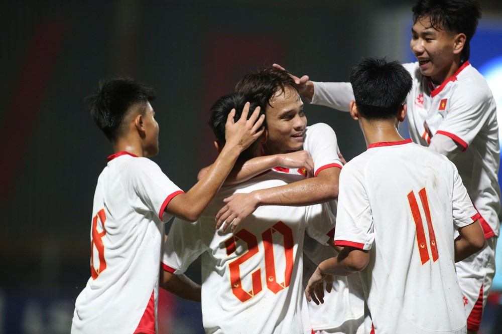 u17 viet nam vs u17 singapore 7.jpg