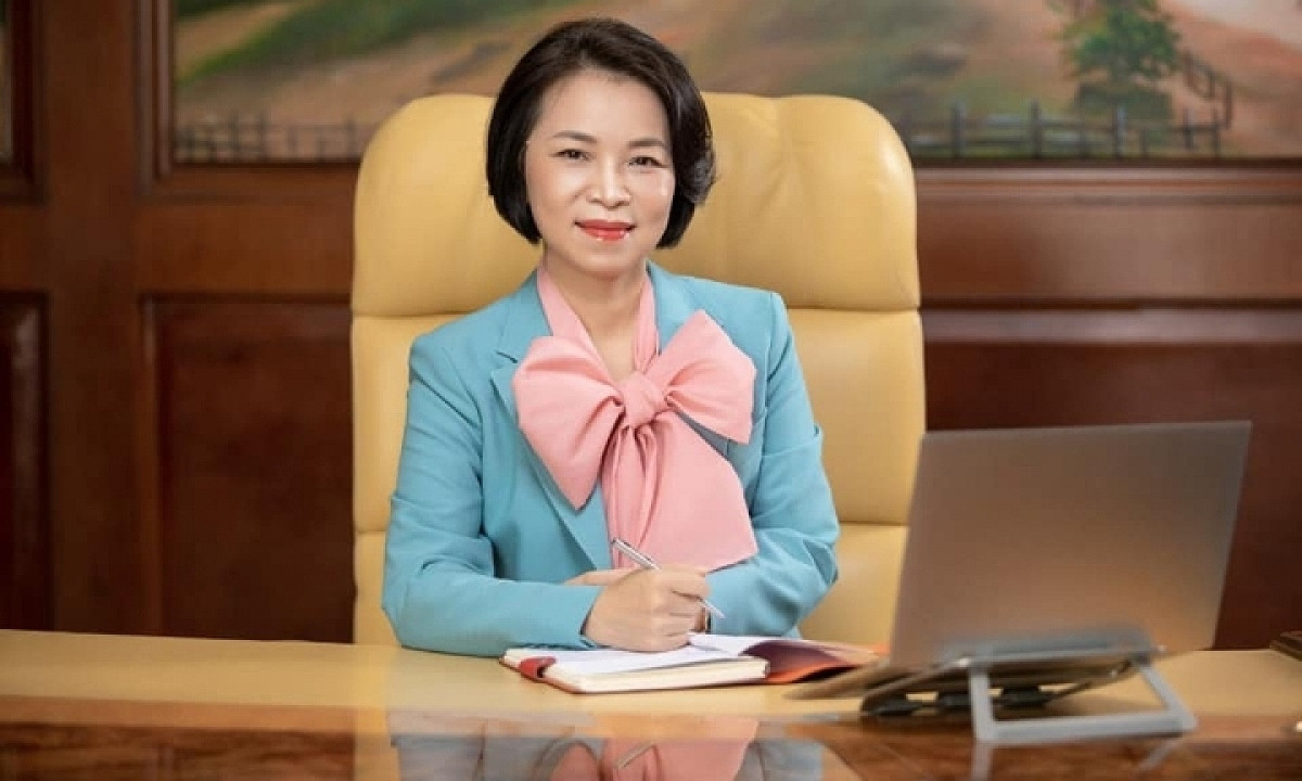 pham thu huong vingroup.jpg