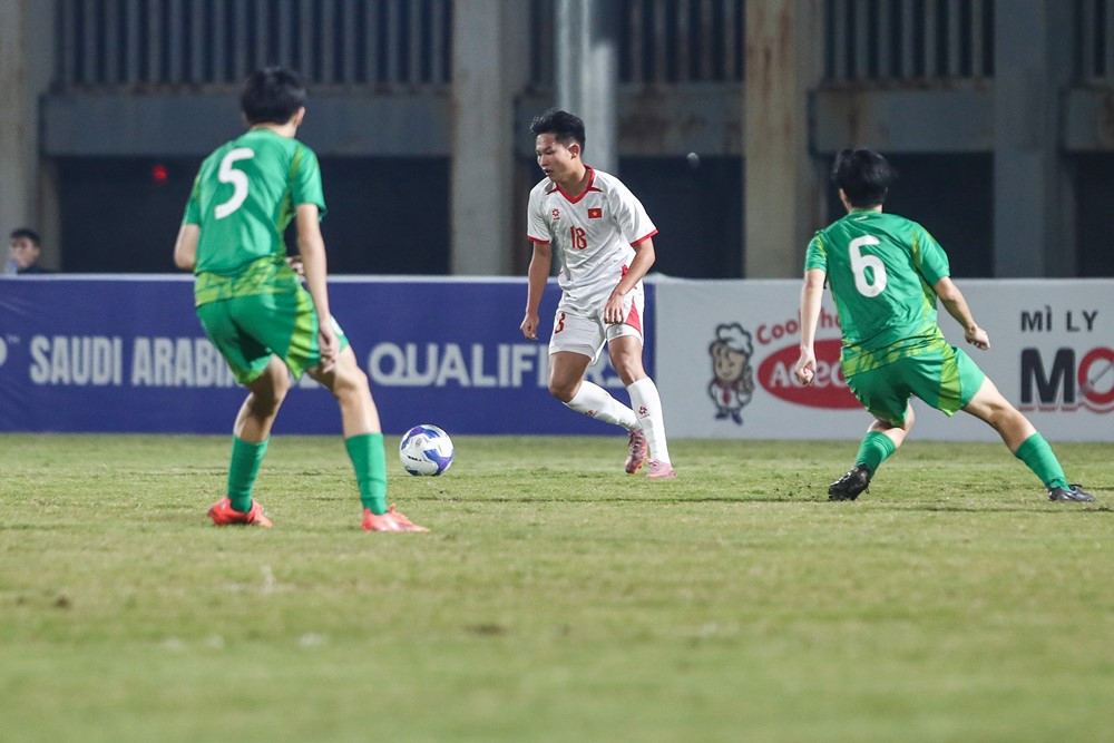 u17 viet nam vs u17 macau 3.jpg