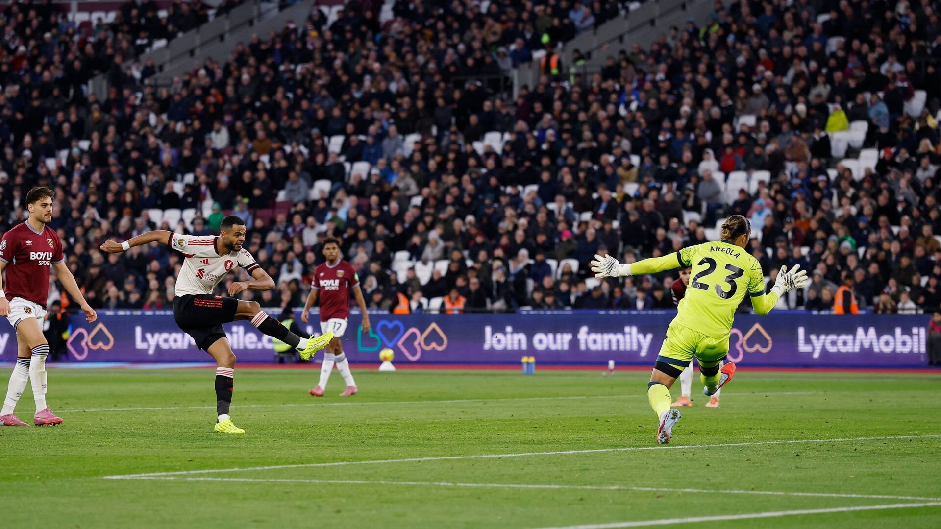 resources_premierleague_pulselive_com 2025 11 30T155640Z_1431525809_UP1ELBU18AEFE_RTRMADP_3_SOCCER ENGLAND WHU LIV.jpg