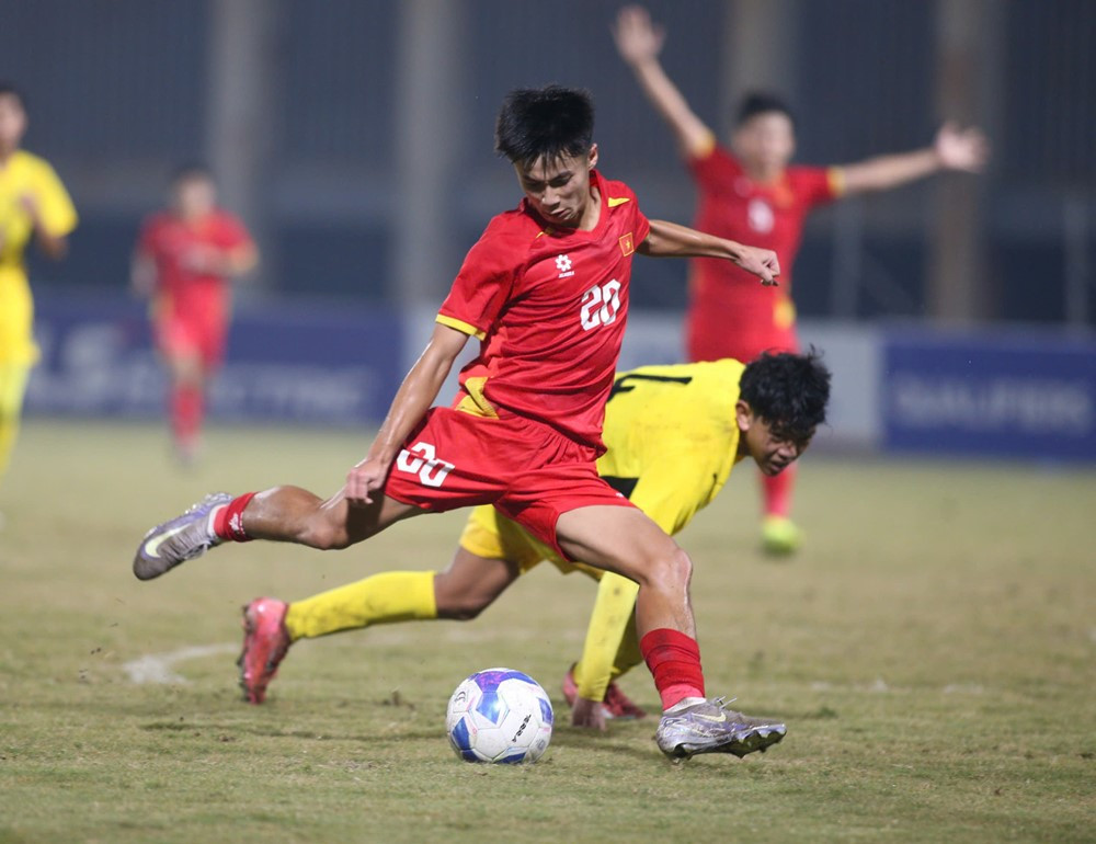 U17 Việt Nam lập kỳ tích, thắng đậm Malaysia đoạt vé dự VCK châu Á https://vms-files.vietnamnet.vn/vps_images/000001/000003/2025/11/30/u17-viet-nam-vs-u17-malaysia-3-2269.jpg?width=0&s=W-_HwBmswrRYsNOs2wUCWw