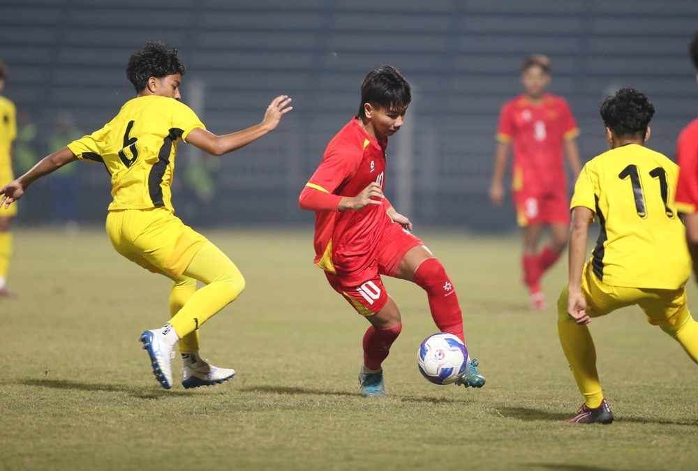 U17 Viet Nam vs U17 Malaysia 4.jpg