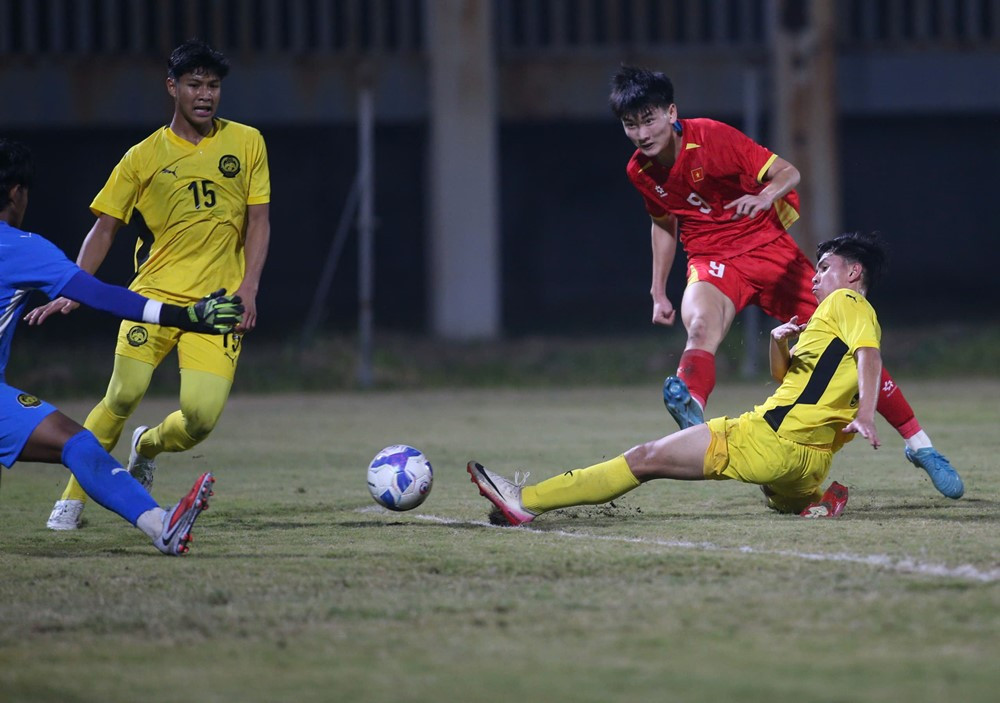 U17 Viet Nam vs U17 Malaysia 5.jpg