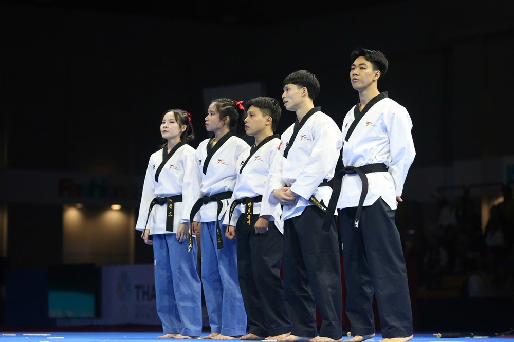 https://vms-files.vietnamnet.vn/vps_images/000001/000003/2025/12/10/hcv-taekwondo-2831.jpg?width=0&s=mNV_-2XmQrQoFRyd8nq9Zw