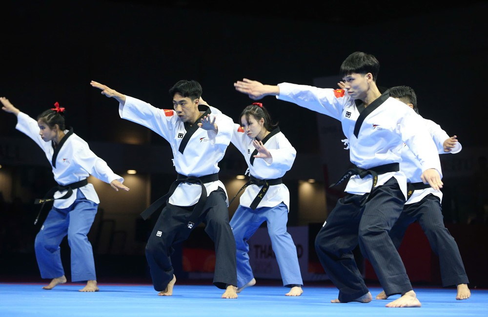 https://vms-files.vietnamnet.vn/vps_images/000001/000003/2025/12/10/hcv-taekwondo-4-2829.jpg?width=0&s=H_wHoWCUv61lZ7nczjQWuA