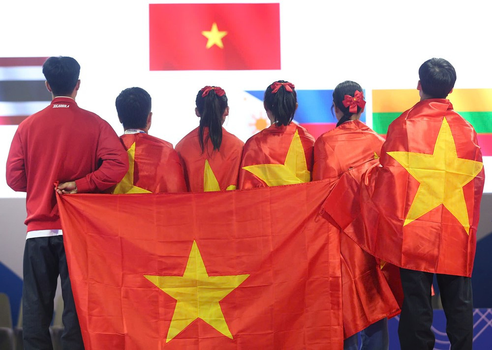 https://vms-files.vietnamnet.vn/vps_images/000001/000003/2025/12/10/hcv-taekwondo-4-3346.jpg?width=0&s=hbJDEZ5jMMXCq3E_aTtaMg