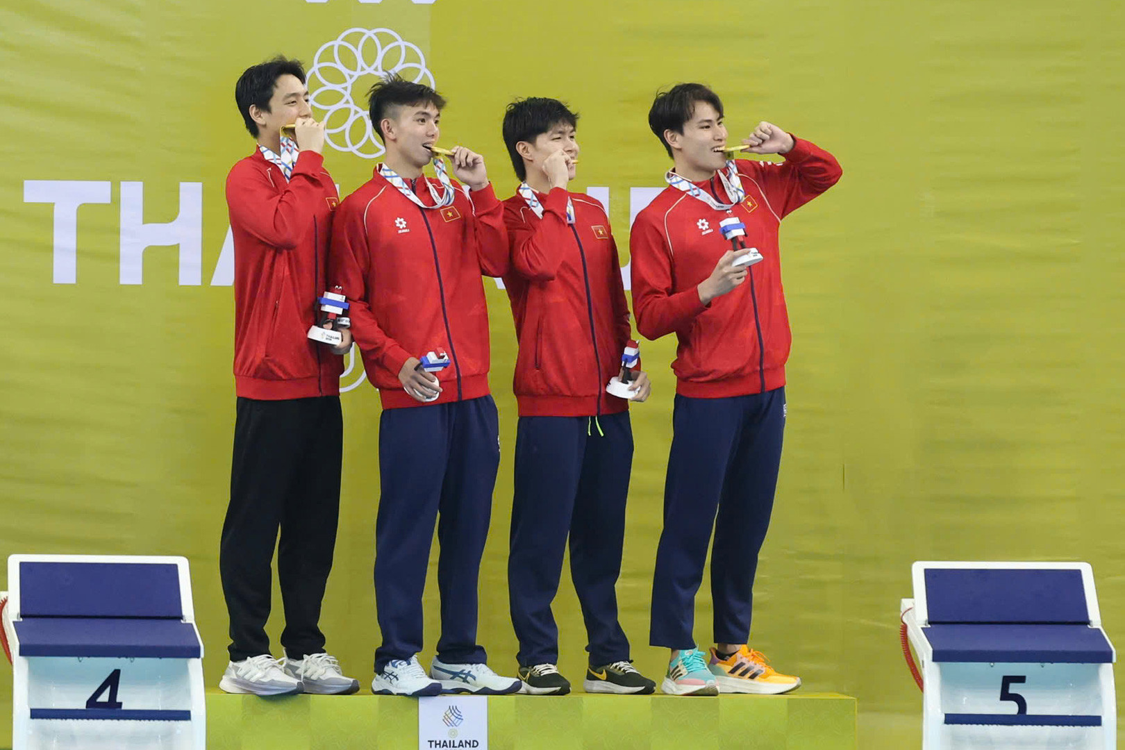 Viet Nam boi 4x200.jpg