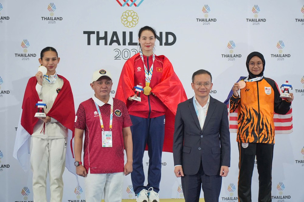 dinh thi huong hcv karate 1.jpg