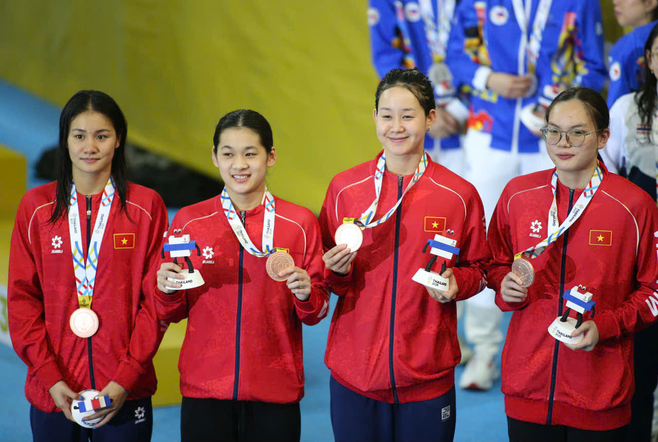 boi 4x200m tu do nu.jpg