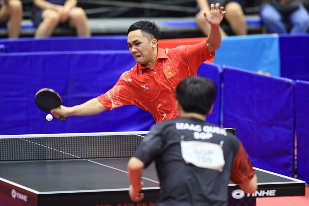 dinh anh hoang bong ban.jpg