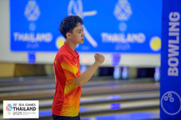 Tran Hoang Khoi bowlling hcv sea games (1).jpg