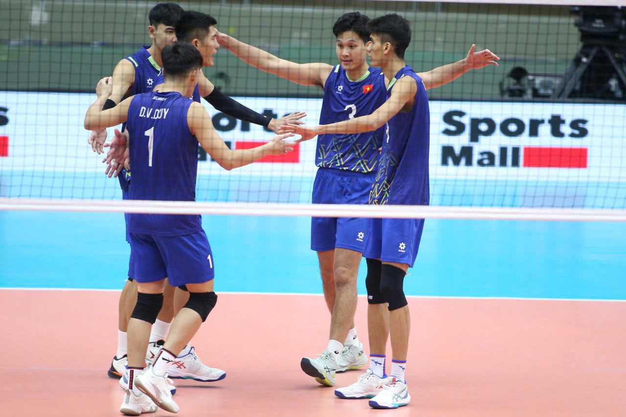 Viet Nam Singapore 2.jpg