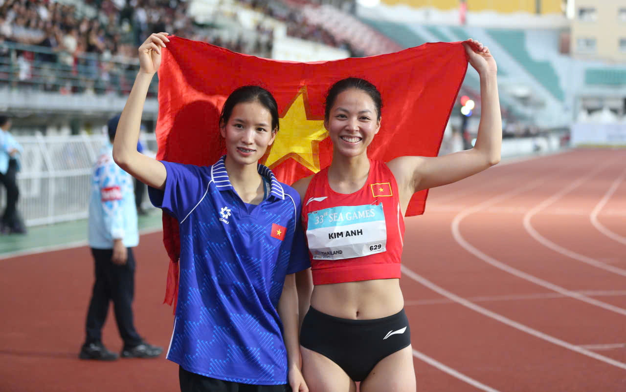 https://vms-files.vietnamnet.vn/vps_images/000001/000003/2025/12/16/kim-anh-nhay-cao-2-2745.jpg?width=0&s=SiUmSHo7cQ-hXhu9F1szqQ