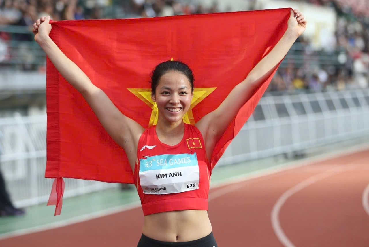 https://vms-files.vietnamnet.vn/vps_images/000001/000003/2025/12/16/kim-anh-nhay-cao-2743-2748-2749-2750.jpg?width=0&s=6LBdISUiSuDLqkAK6KrNOg
