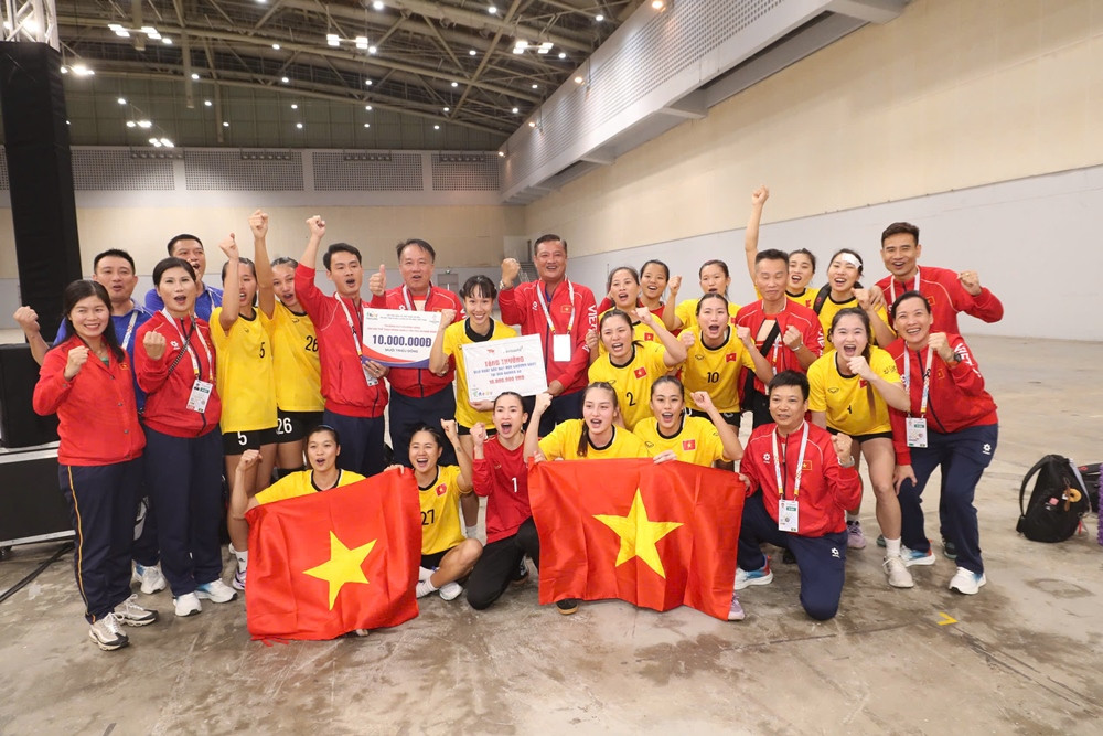 https://vms-files.vietnamnet.vn/vps_images/000001/000003/2025/12/17/bong-nem-nu-hcv-1-2578.jpg?width=0&s=JCvFWThPCokkfsC_orQ7ow