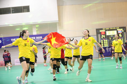 https://vms-files.vietnamnet.vn/vps_images/000001/000003/2025/12/17/bong-nem-nu-hcv-3-2579.jpg?width=0&s=Ms-2oh9qAVgUDU9s6MqHSA