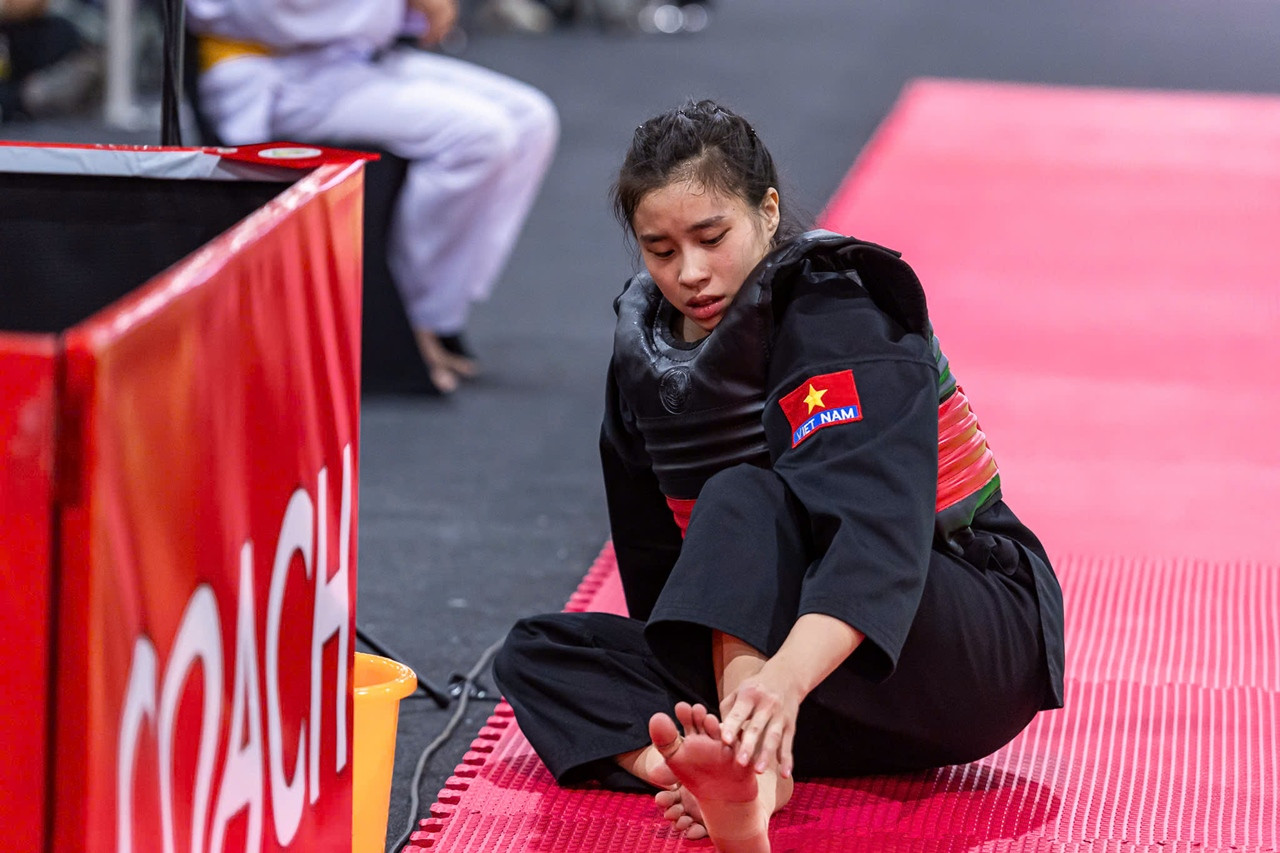 https://vms-files.vietnamnet.vn/vps_images/000001/000003/2025/12/17/hai-quyen-hcb-pencak-silat-1-1238.jpg?width=0&s=nXLSDGQi-Q6GK3DsXObKqQ