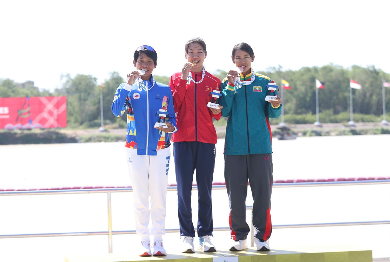 ho thi duy hcv rowing.jpg