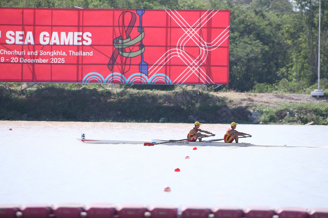 rowing hcv doi nam 1.jpg