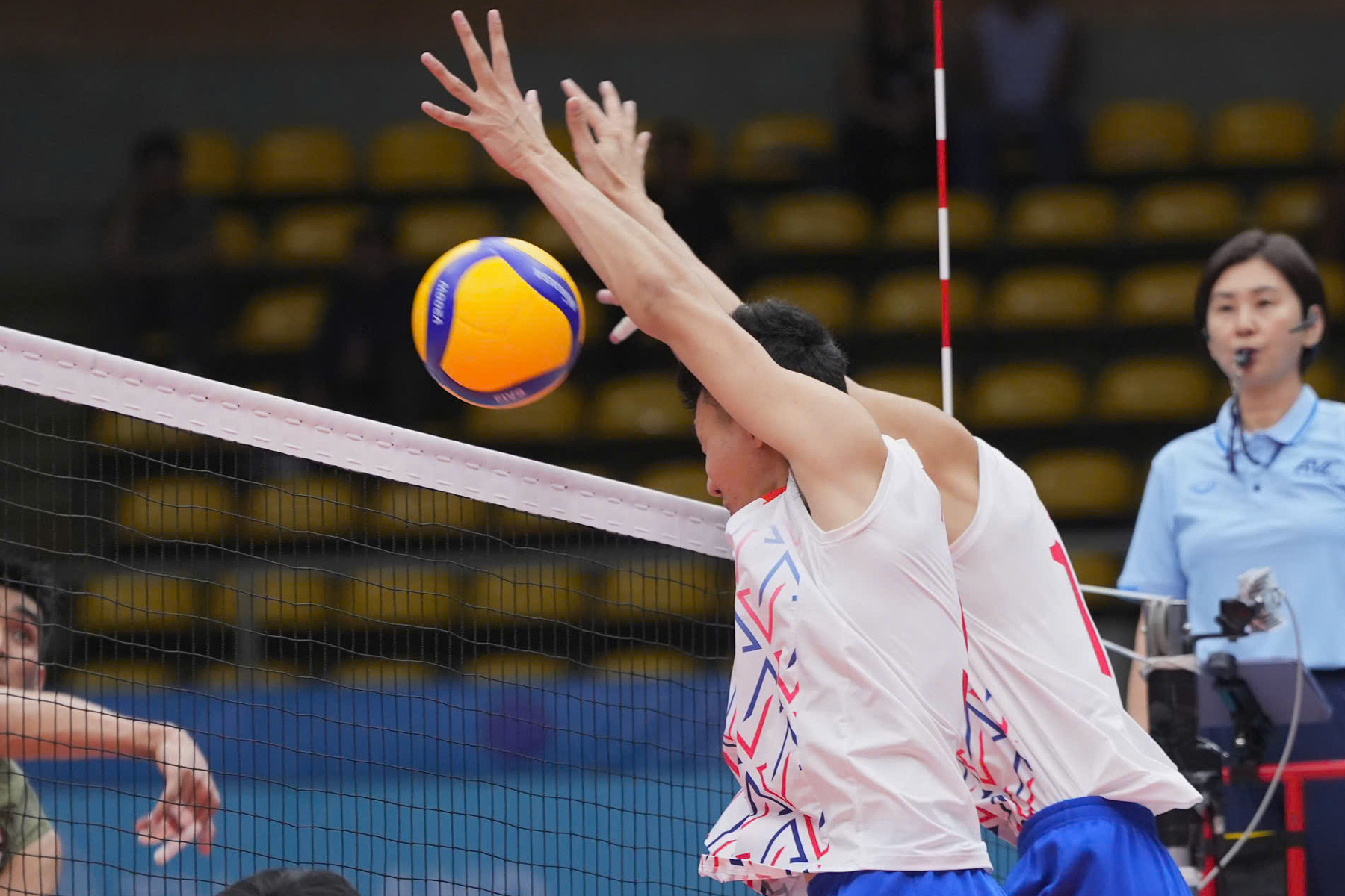 Bong chuyen nam Viet Nam Indonesia 3.jpg