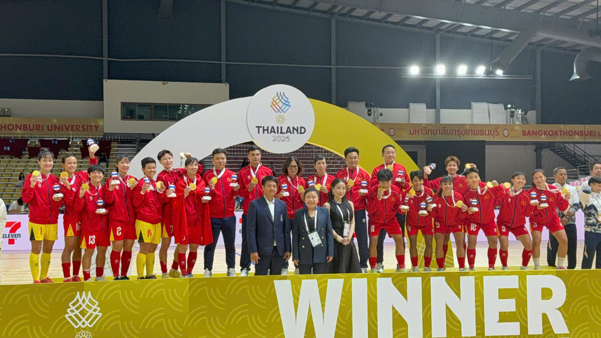 Futsal nu Viet nam HCV.jpg
