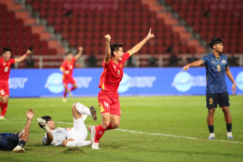 https://vms-files.vietnamnet.vn/vps_images/000001/000003/2025/12/18/u22-viet-nam-vs-u22-tha-lan-2-3789.jpg?width=0&s=TufdLQ5looaI8zttRbeYKg