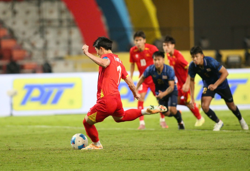 https://vms-files.vietnamnet.vn/vps_images/000001/000003/2025/12/18/u22-viet-nam-vs-u22-tha-lan-dinh-bac-1-3521.jpg?width=0&s=TyZ7kMEQ3LjteG2Is2ghIA