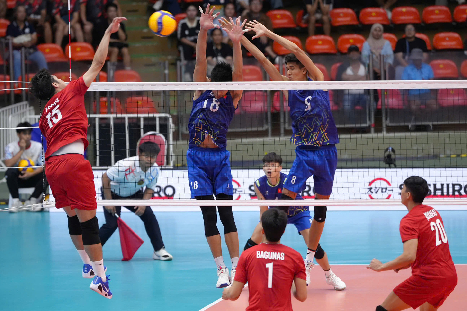 Bong chuyen nam Viet Nam Philippines 1.jpg