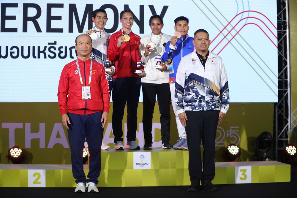 https://vms-files.vietnamnet.vn/vps_images/000001/000003/2025/12/19/ha-thi-linh-hcv-boxing-1-2668.jpg?width=0&s=AEKLtBxxbSmjc8Uk_xrNrA