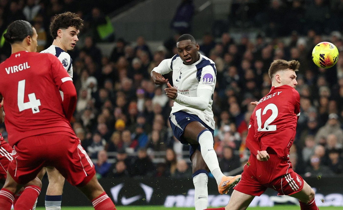 resources_premierleague_pulselive_com 2025 12 20T173721Z_856544925_UP1ELCK1CY8O7_RTRMADP_3_SOCCER ENGLAND TOT LIV.jpg