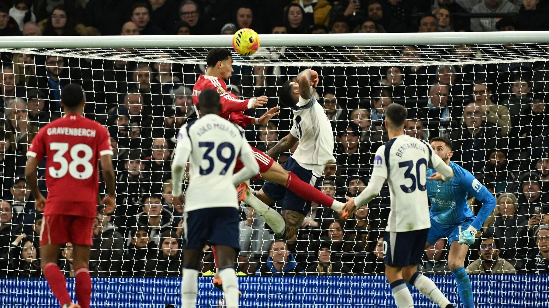 resources_premierleague_pulselive_com 2025 12 20T185147Z_2073664959_UP1ELCK1GE9R2_RTRMADP_3_SOCCER ENGLAND TOT LIV.jpg