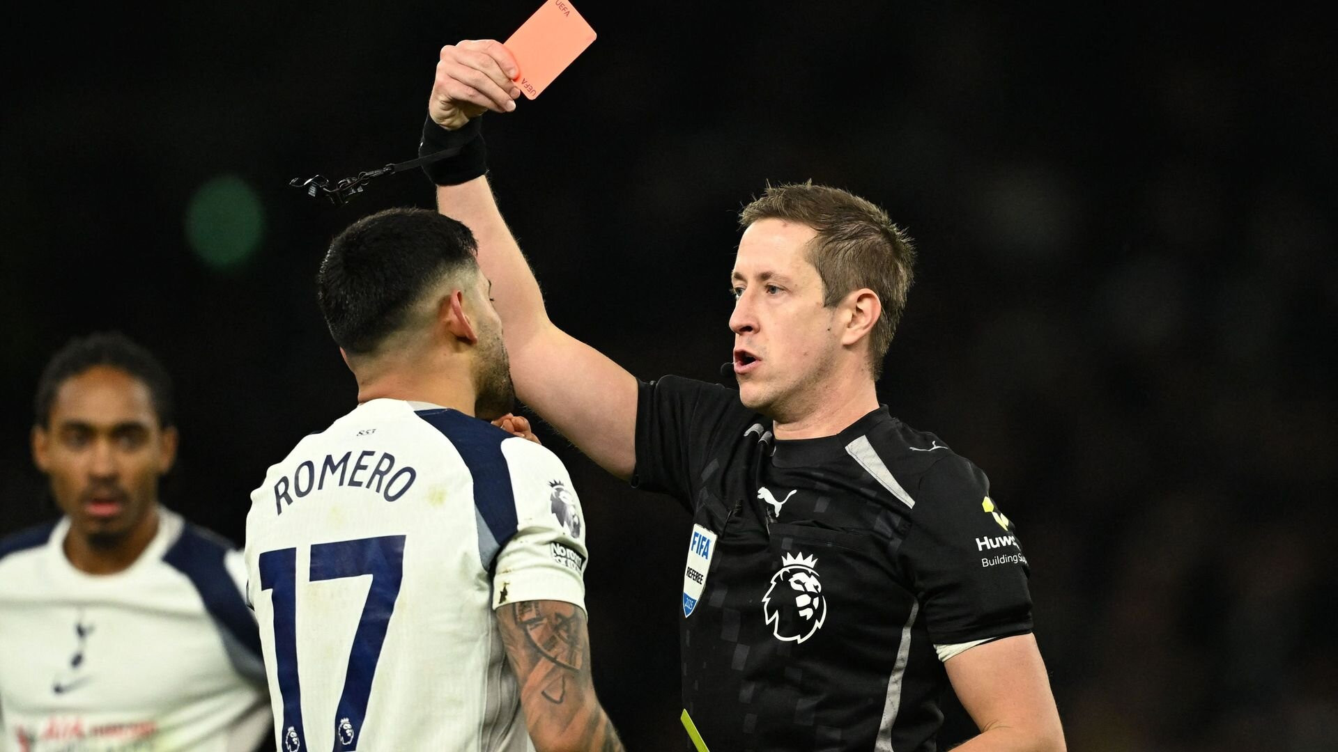 resources_premierleague_pulselive_com 2025 12 20T192539Z_521040297_UP1ELCK1HYQSZ_RTRMADP_3_SOCCER ENGLAND TOT LIV.jpg