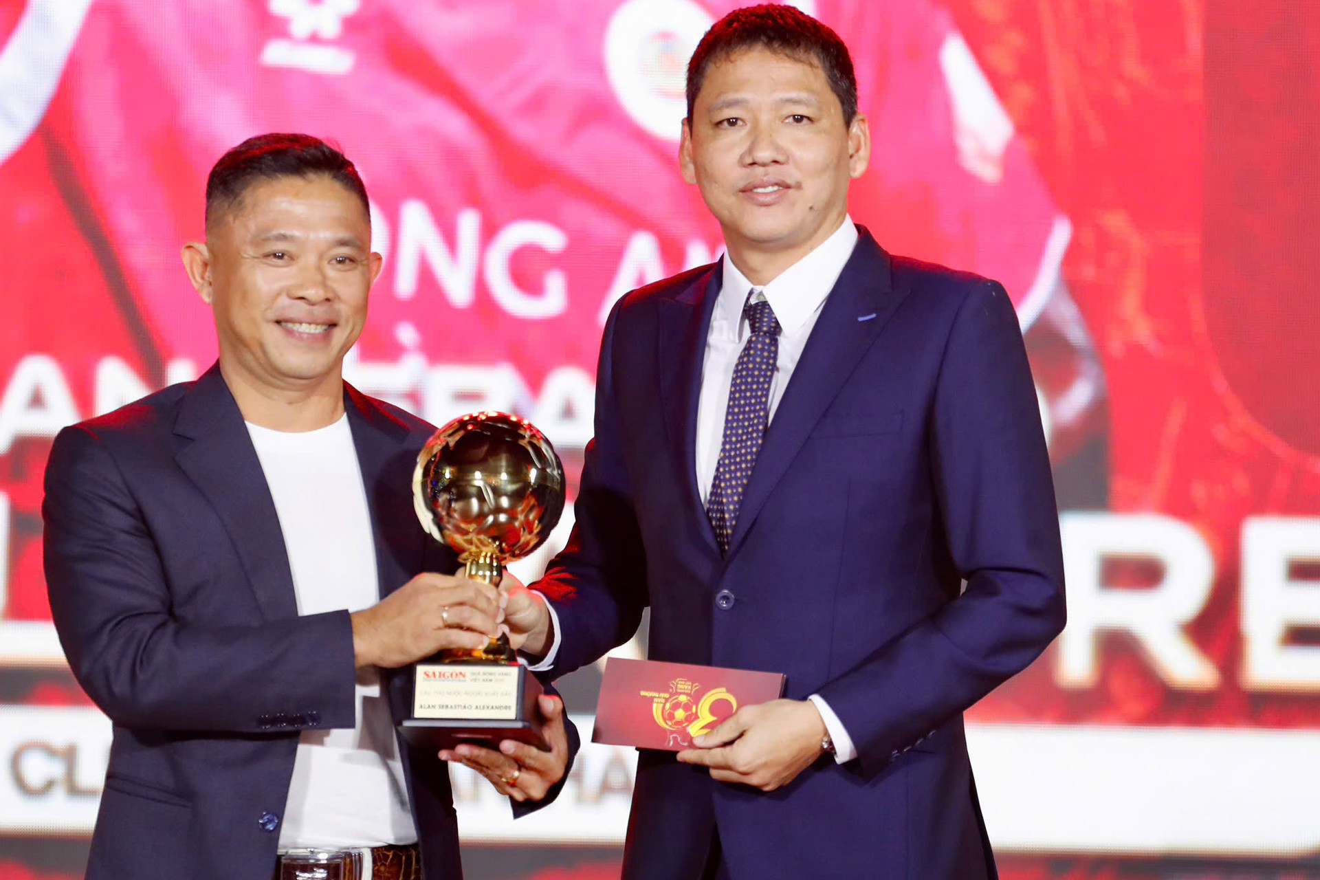 Qua bong vang Viet Nam 10.jpg