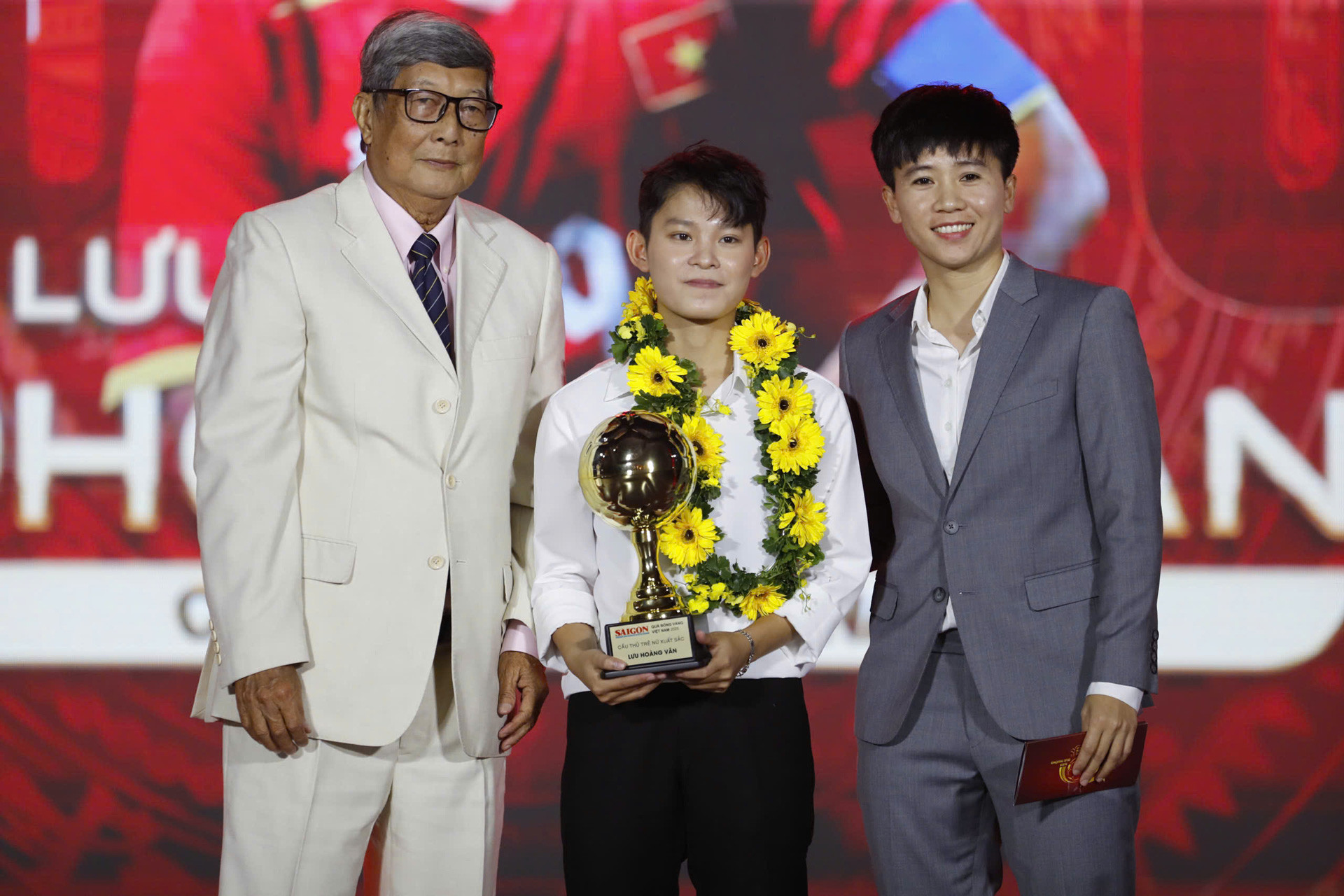 Qua bong vang Viet Nam 11.jpg