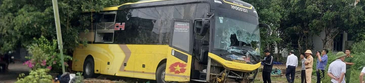 Lật xe khách khiến 10 người tử vong ở Hà Tĩnh