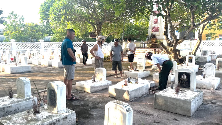 Vụ 18 ngôi mộ liệt sĩ bị đục phá: Quản trang tiết lộ cuộc gọi của cai xây dựng