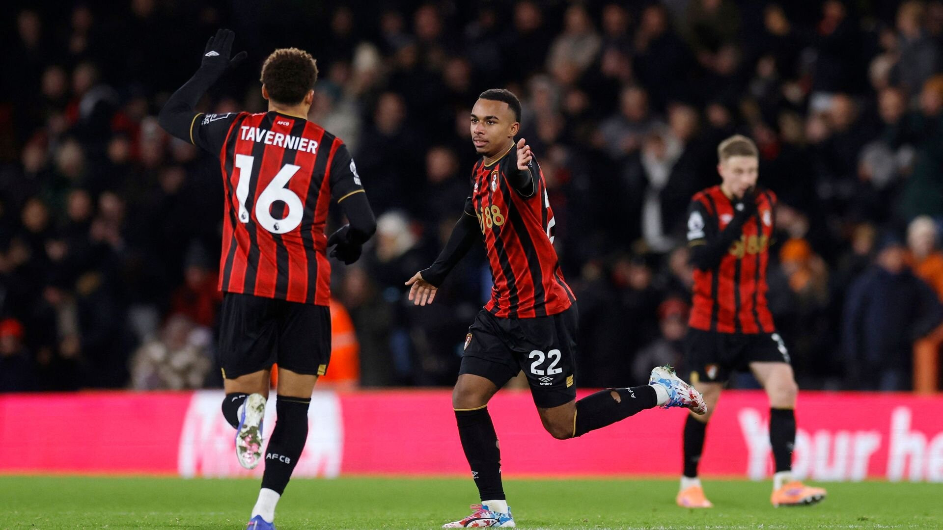 resources_premierleague_pulselive_com 2026 01 03T190742Z_1978924285_UP1EM131H4SVO_RTRMADP_3_SOCCER ENGLAND BOU ARS (1).jpg