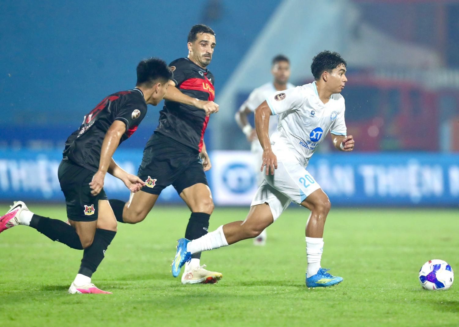 nam dinh vs ninh binh .jpg
