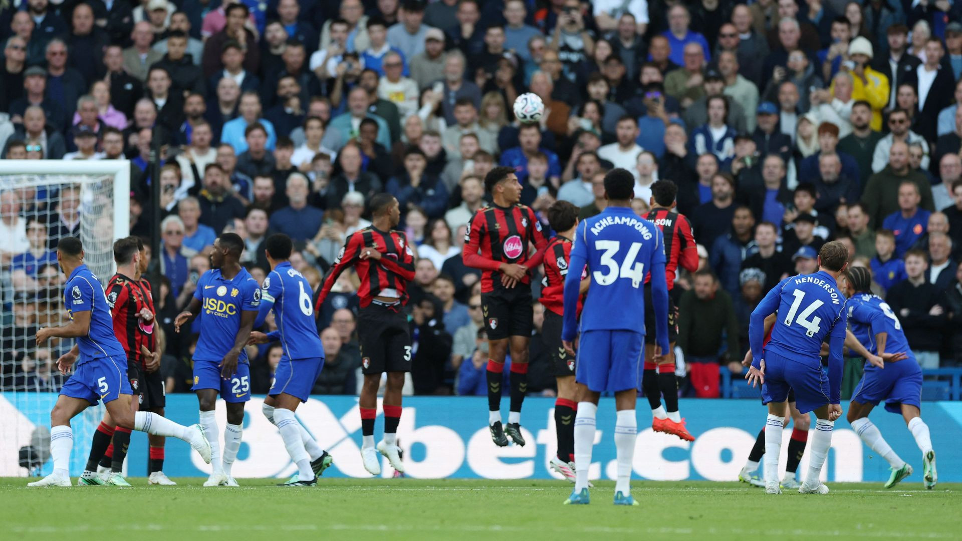 resources_premierleague_pulselive_com 2026 10 10T153207Z_37888550_UP1EMAA175IKX_RTRMADP_3_SOCCER ENGLAND CHE BOU (2).jpg