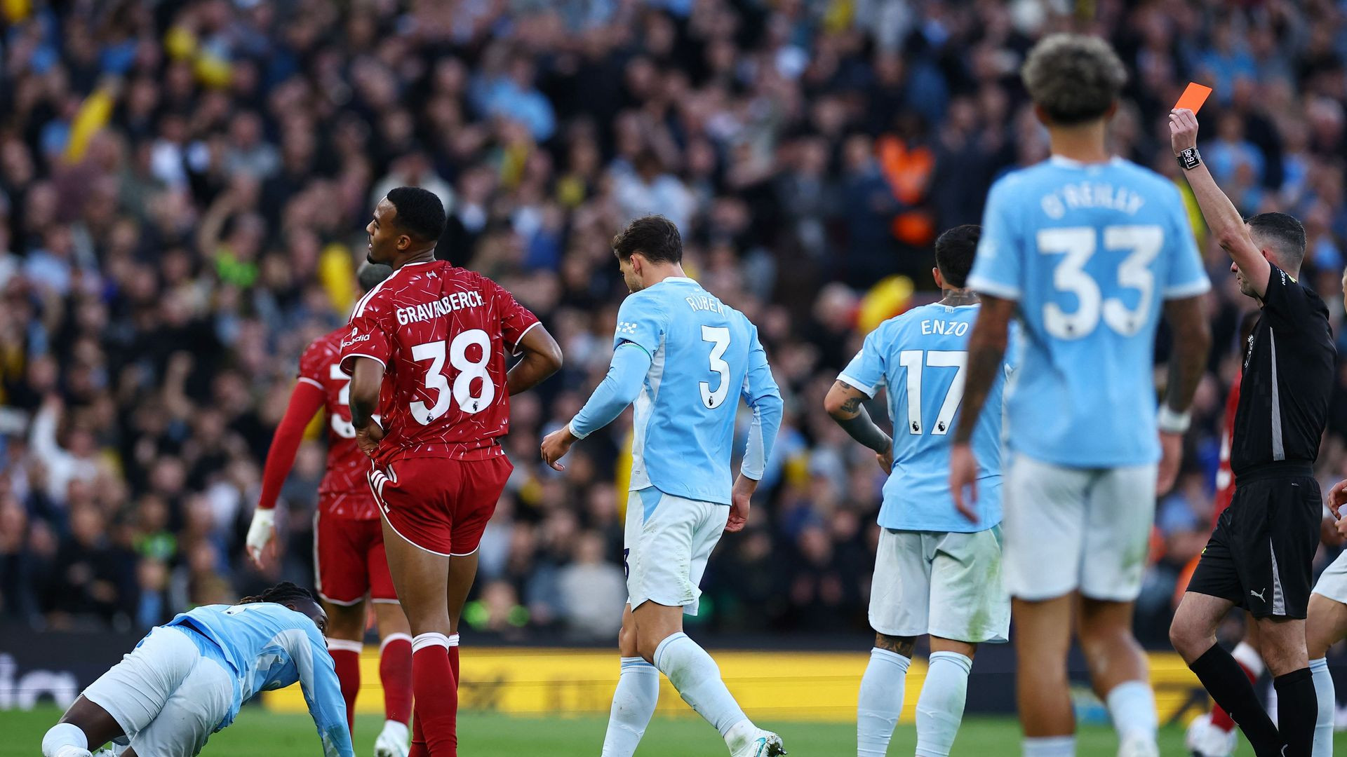 resources_premierleague_pulselive_com 2026 10 11T165316Z_756797438_UP1EMAB1AWQUS_RTRMADP_3_SOCCER ENGLAND LIV MCI (1).jpg