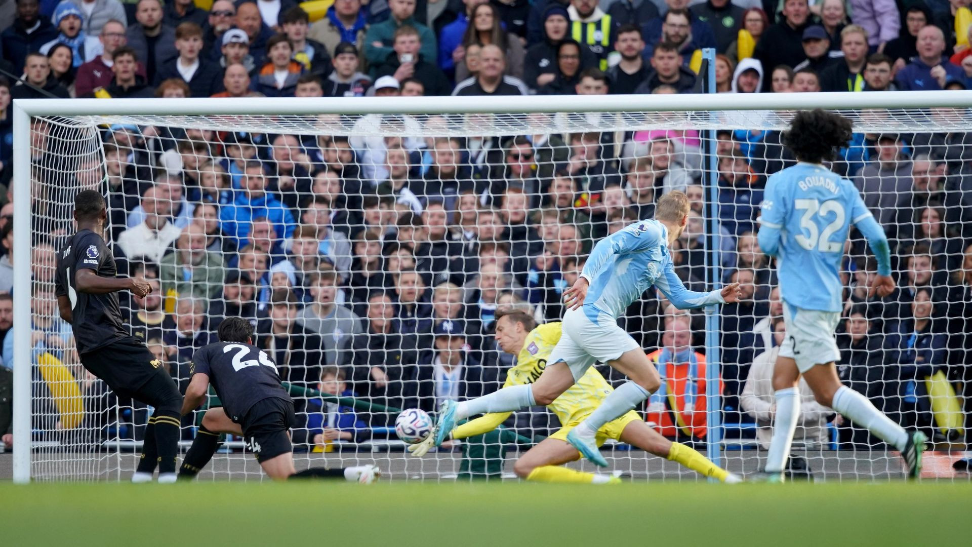 resources_premierleague_pulselive_com 2026 10 17T143824Z_345638536_UP1EMAH14NZK4_RTRMADP_3_SOCCER ENGLAND MCI IPS (1).jpg