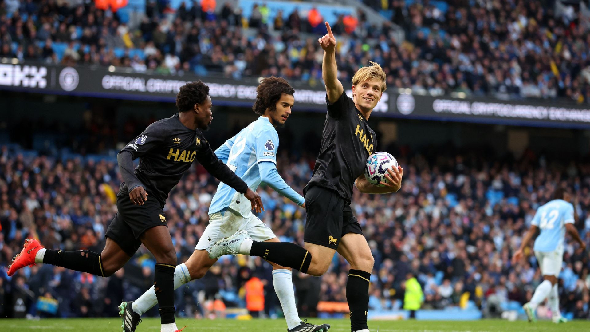 resources_premierleague_pulselive_com 2026 10 17T155337Z_1309893404_UP1EMAH185BQ2_RTRMADP_3_SOCCER ENGLAND MCI IPS.jpg