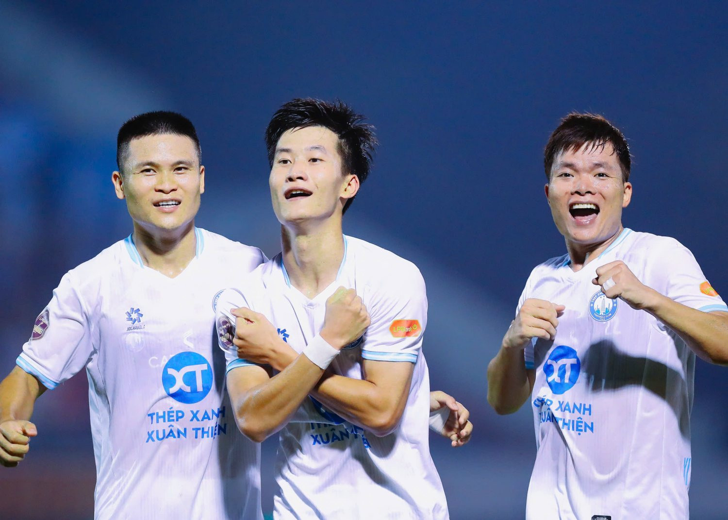 https://vms-files.vietnamnet.vn/vps_images/000001/000003/2026/10/24/dong-nai-vs-nam-dinh-3-1923.jpg?width=0&s=WczBGhkByfiUceEHQCWkQQ