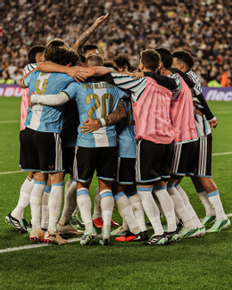 https://vms-files.vietnamnet.vn/vps_images/000001/000003/2026/10/7/messi-3-809.jpeg?width=0&s=lqkbQV4Mpi6VgdNqQuUOzA