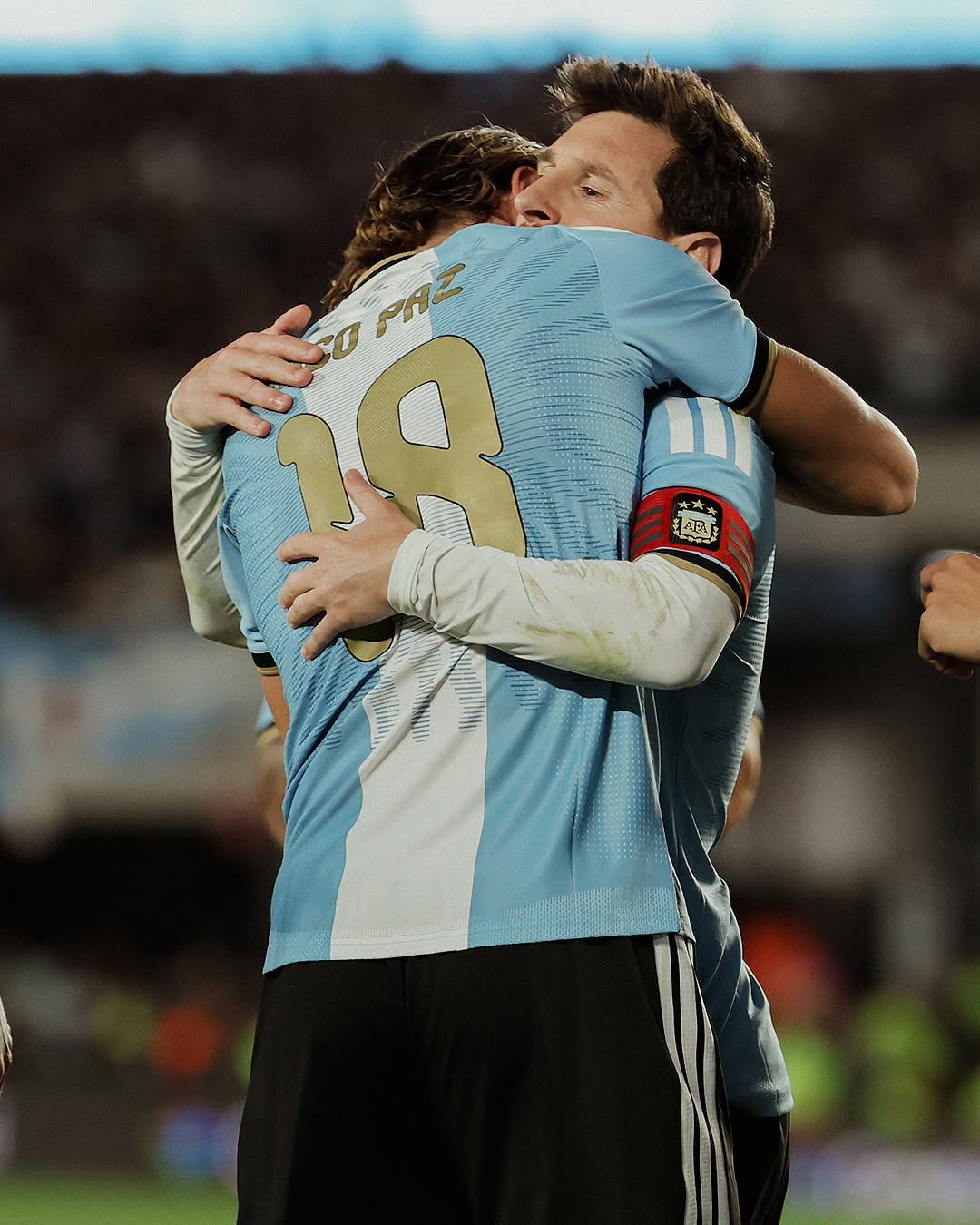 https://vms-files.vietnamnet.vn/vps_images/000001/000003/2026/10/7/messi-4-609.jpeg?width=0&s=g4R6K88jGtj-6l711cjuVQ